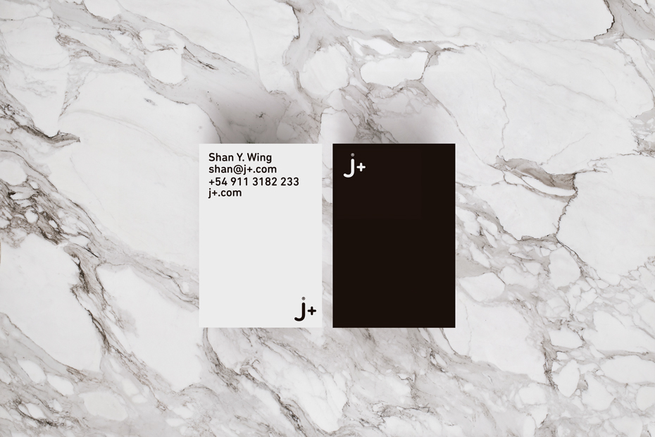 芹菜，蘋果，菠蘿，芹菜，甜菜，檸檬，紫甘藍(lán)，生姜，胡蘿卜，薄荷等有機(jī)鮮榨果汁飲料瓶型包裝設(shè)計(jì)。