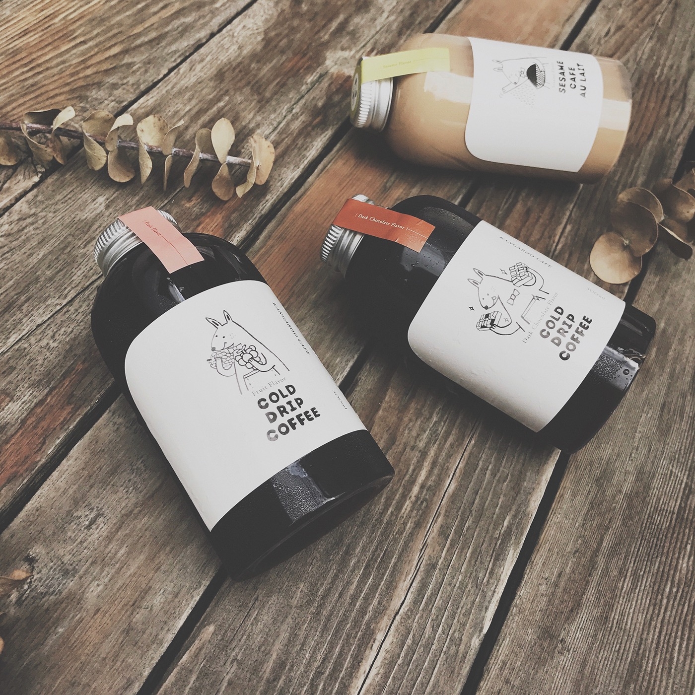 黑巧克力、水果風(fēng)味、芝麻歐蕾三種不同的咖啡包裝設(shè)計